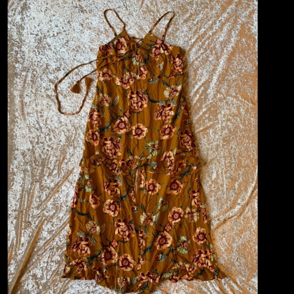 Floral maxi dress. 💛🌺💛